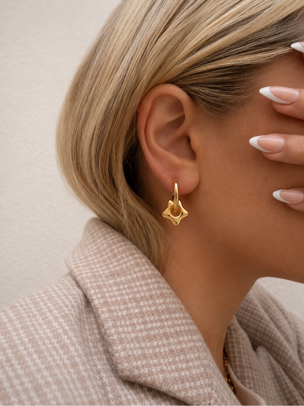 Polished Gold Star Motif Hoop Earrings - Women Jewelry